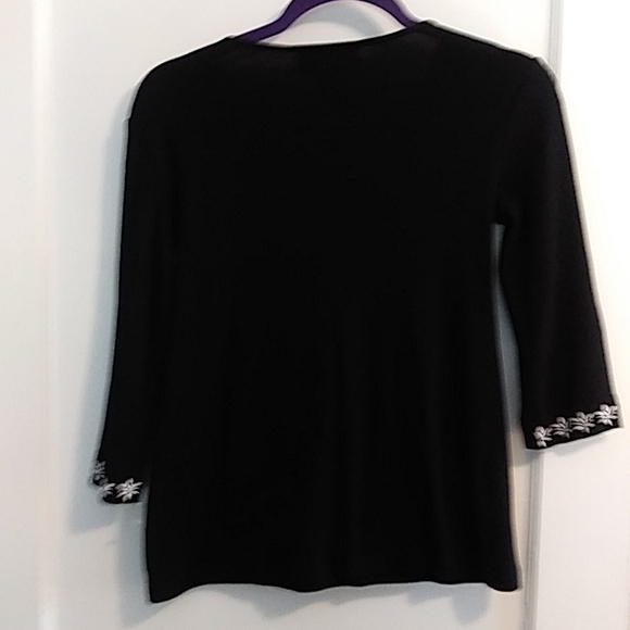 Karin Scott Petites black retro embroidered 3/4 sleeve top. Size PP - Picture 2 of 2